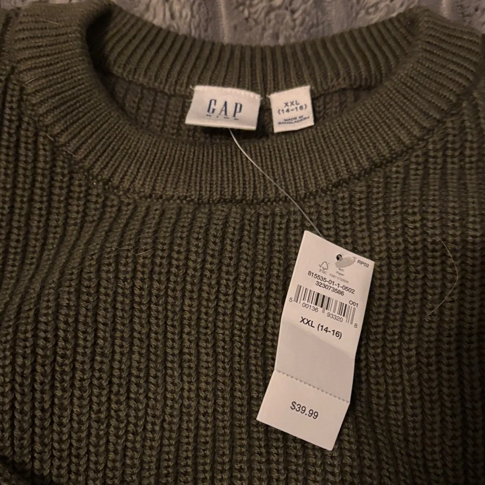 GAP crewneck sweater